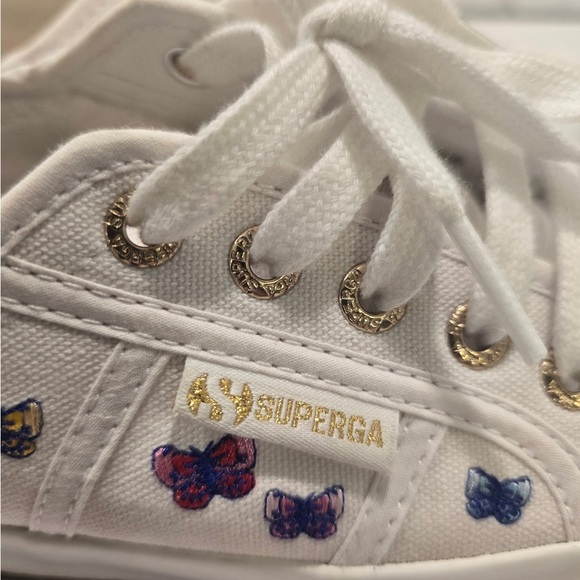 Superga Woman’s White Low Top 2750 Sneakers With Embroidered Butterflies Size 6 - Picture 4 of 6